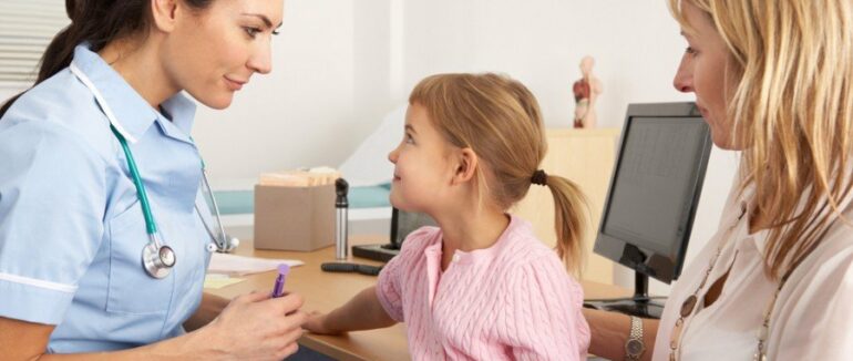 На Закарпатті мобільні бригади вакцинують переселенців