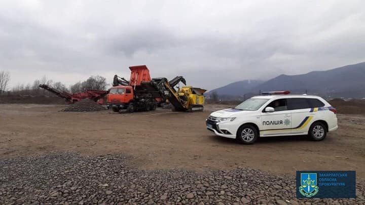За незаконний видобуток піщано-гравійної суміші на Закарпатті судитимуть підприємця
