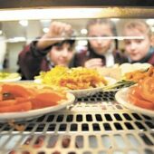 Соціальні обіди: в Ужгороді переселенцям пропонують нове місце для харчування