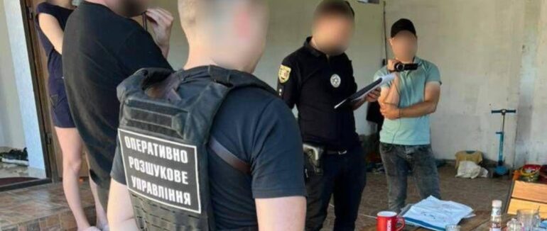 На Закарпатті повідомили про підозру зловмиснику, який сприяв чоловікам призовного віку у незаконному перетині кордону