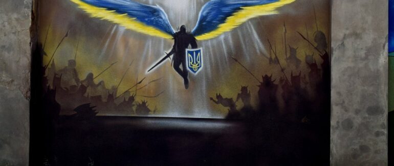 В Ужгороді на огорожі стадіону “Авангард” малюють патріотичні мурали