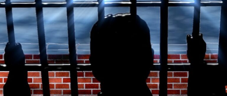 Схопив за шию і почав душити: на Закарпатті чоловіка засудили до 14 років ув’язнення