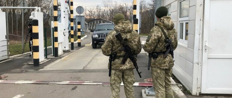 23 автомобіля: яка ситуація у пунктах пропуску на Закарпатті