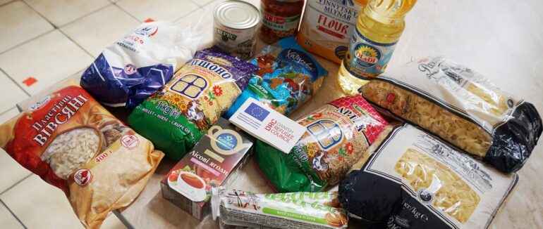 Продуктові набори для переселенців роздавали в Ужгороді від міжнародних організацій
