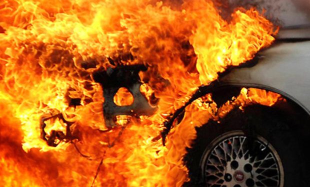 В Ужгороді згорів мікроавтобус Мерседес