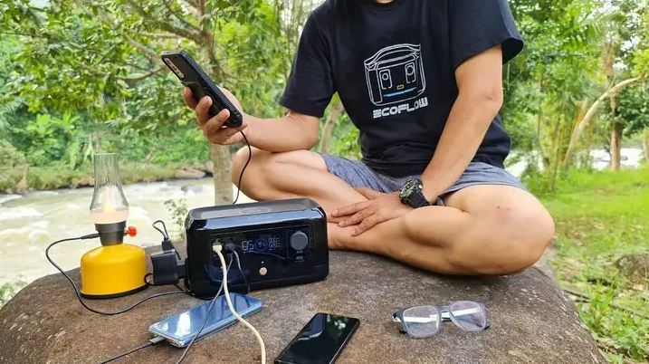 Розетка завжди із собою: зручність та компактність зарядних станцій для мобільних пристроїв