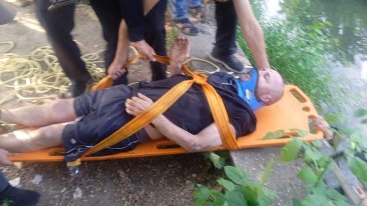 В Хусті із річки витягли непритомного чоловіка: що сним трапилося