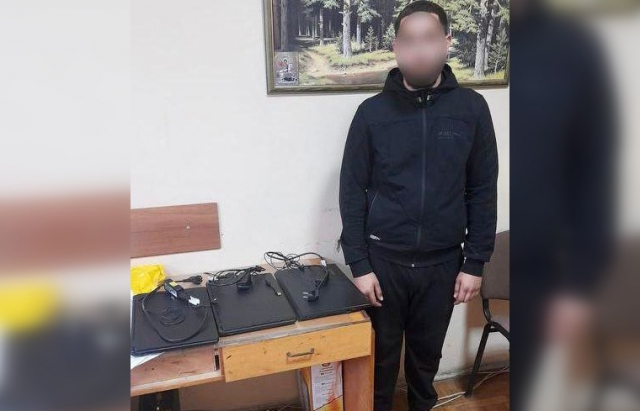 На Закарпатті чоловік проник до школи та викрав ноутбуки