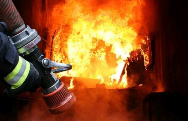 На Рахівщині загорілася лазня: для ліквідації вогню приїхали дві бригади вогнеборців