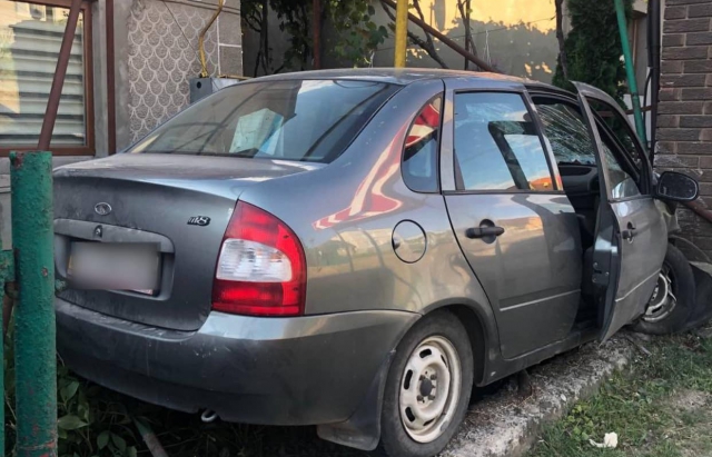 ДТП на Берегівщині: п’яний водій “Лади” протаранив огорожу