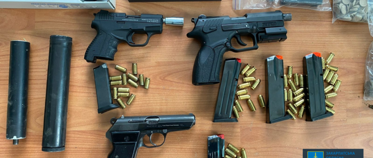 СБУ викрила закарпатця, який займався контрабандою зброї