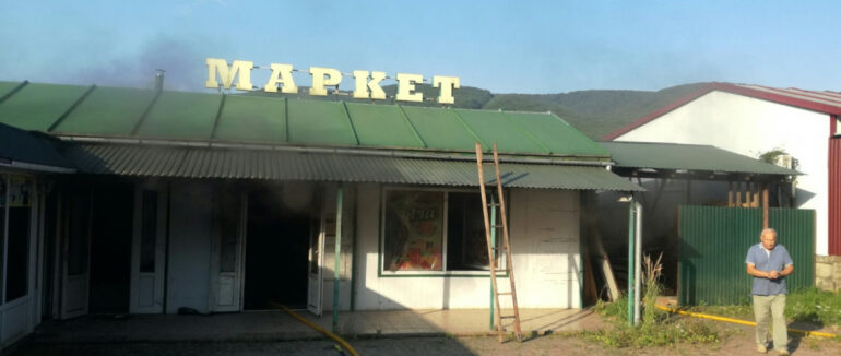 На Хустщині згорів магазин, який не експлуатується