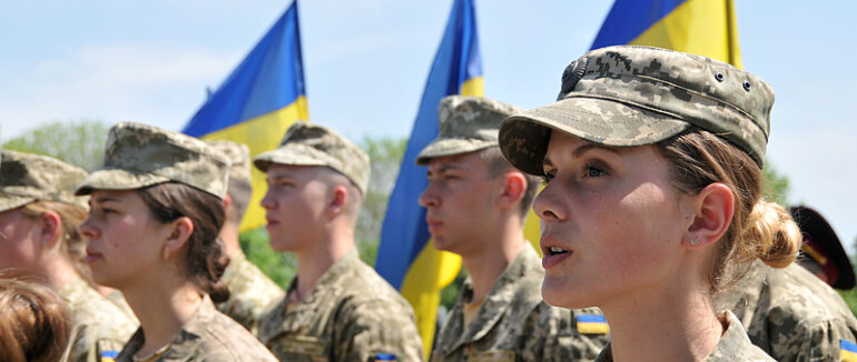 Якщо воєнний стан в Україні буде продовжено, то з 1 жовтня жінки певних професій не зможуть виїжджати за кордон