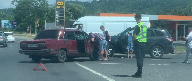 У Мукачеві ДТП: зіштовхнулися відразу три автомобілі