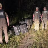 Неподалік Тиси на Закарпатті прикордонники знайшли 11 пакунків із сигаретами