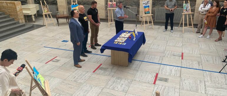 “Доброго вечора, ми з України”: в Ужгороді відбулося погашення чергової поштової марки