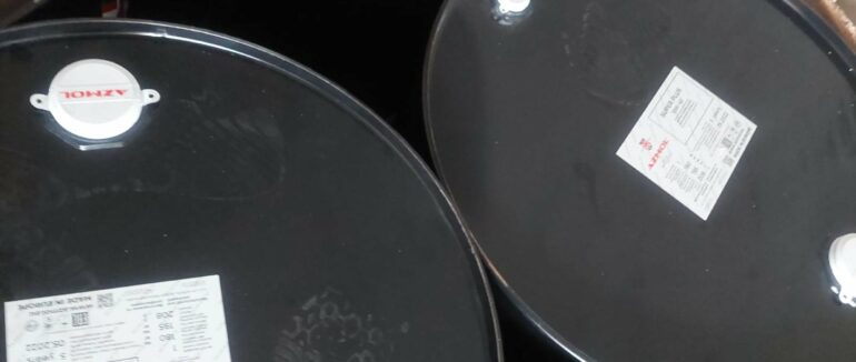 Закарпатські митники затримали українця, який завіз 100 бочок олії за «липовими» документами