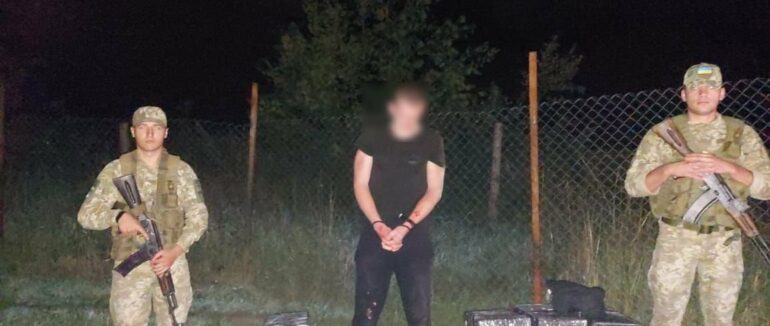 Вночі закарпатські прикордонники затримали 20-річного контрабандиста