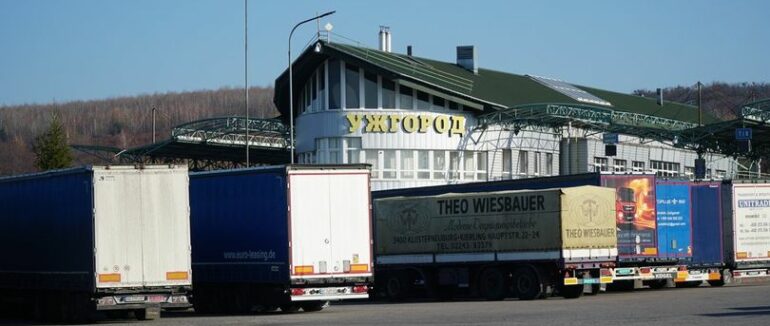 Від початку війни закарпатські митники оформили майже 90 тисяч тонн гуманітарної допомоги