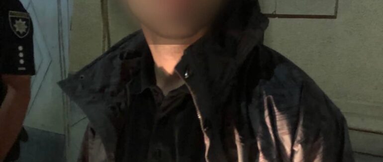 Мукачівські патрульні затримали чоловіка, який перебував у розшуку