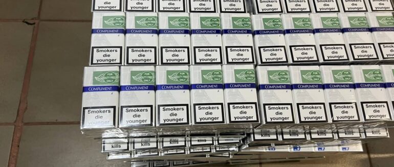 Затримали “водолаза”: контрабандист намагався переправити 8200 пачок сигарет