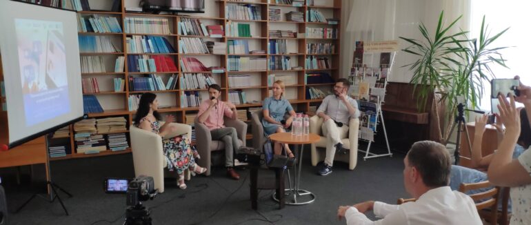 Як протидіяти дезінформації?: в Ужгороді відбулася дискусія щодо інформаційної війни