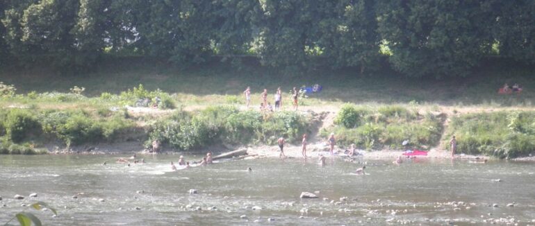 В Ужгороді у річці Уж в межах міста небезпечно купатися