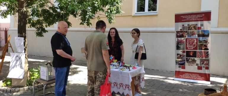Вулична графіка на благо: в Ужгороді влаштували цікавий захід на підтримку ЗСУ