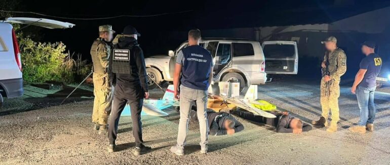 На Закарпатті затримали автоконтрабандистів, які безпілотниками переправляли сигарети до Угорщини