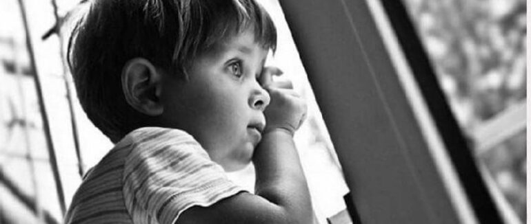 У Мукачеві через недбалість матері двох дітей відправили до лікарні