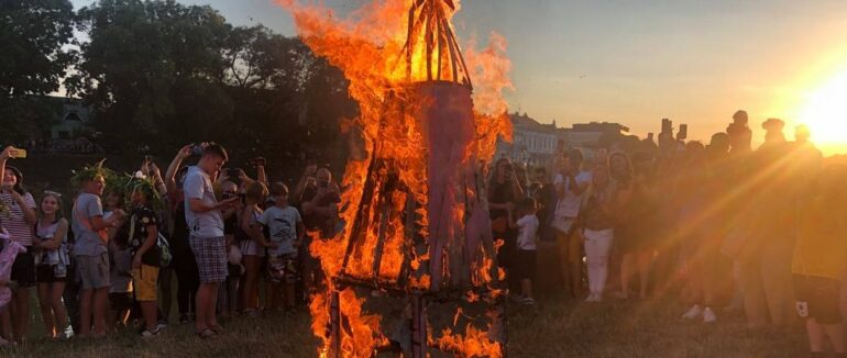 “Святкуємо Купала, щоб раша запалала”: в Ужгороді на Івана Купала відбулися святкування