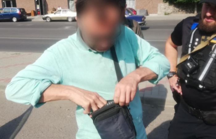 Штрафів на 21 тис: Ужгородські патрульні затримали п’яного водія, який вчинив ДТП та втік