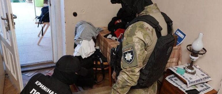 У Мукачеві чоловік викрав сумку з грошима на суму понад 11 500 євро та 1000 доларів у підприємця