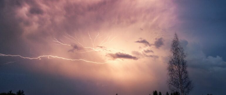У другу половину дня Закарпаття накриють грози