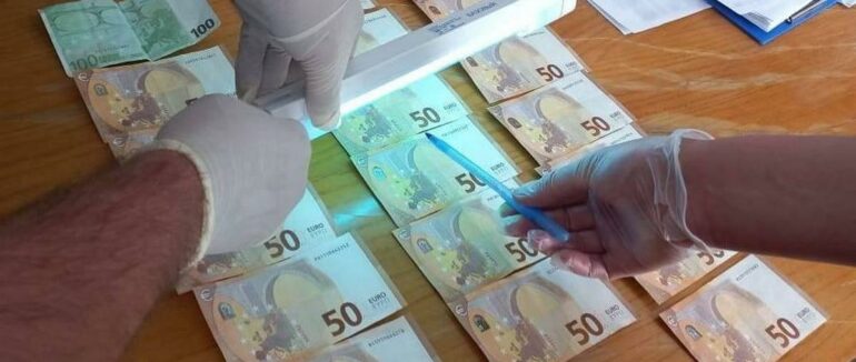 На Закарпатті жінка вимагала 1000 євро хабаря за укладення договору