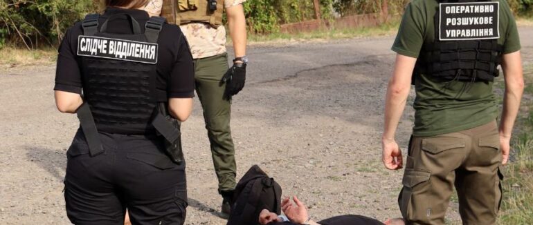 На Закарпатті затримали двох чоловіків, які переправляли за гроші призовників до ЄС