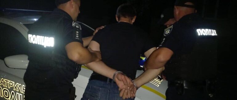 В Мукачеві на вулиці Ілони Зріні патрульні виявили у водія наркотики