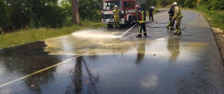 Серйозна ДТП на Закарпатті: майже 24 тонни соняшникової олії розлилося на автошлях