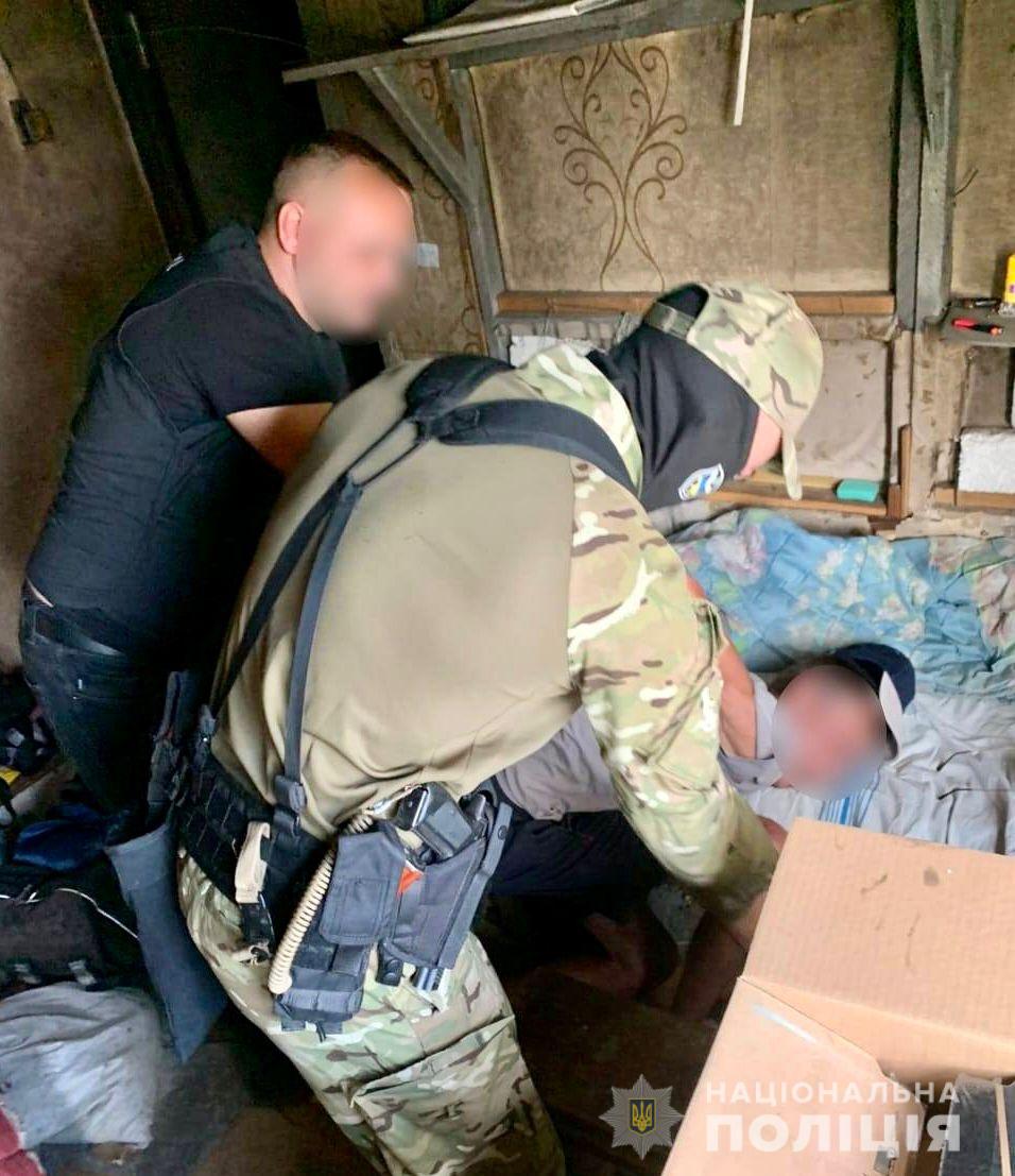 Спецоперація на Мукачівщині: затримали мешканця Кропивницького, який викрав ювелірні вироби