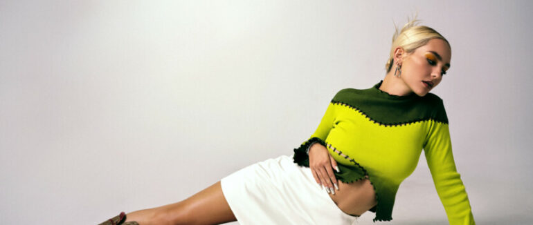 Команда співачки Роксолани потрапила під обстріл: одна людина загинула