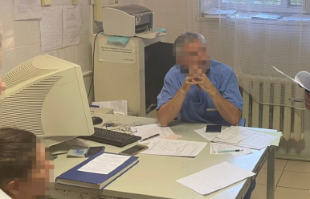 Ужгородського лікаря-нарколога, якого викрили на торгівлі довідками, взяли під варту із заставою