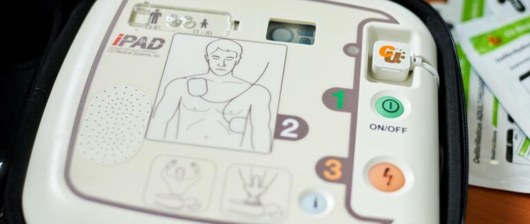 За сприяння Товариства Червоного Хреста: на вокзалі в Ужгороді встановили дефібрилятор