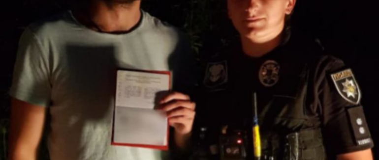 В Ужгороді патрульні знайшли та повернули документи власнику