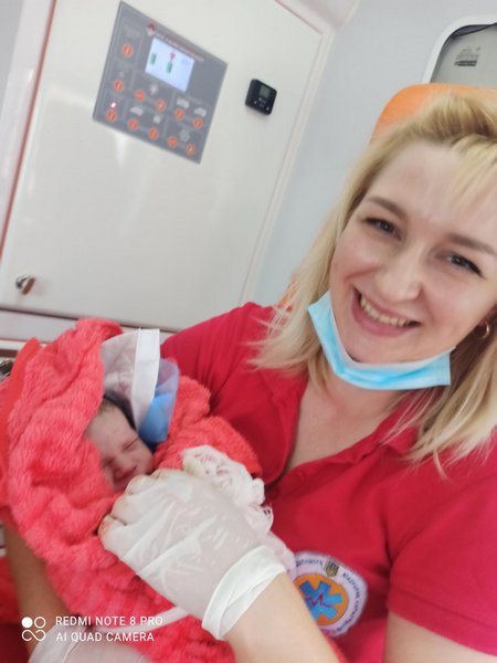 На Закарпатті медики врятували вагітну 25-річну матір 8 дітей