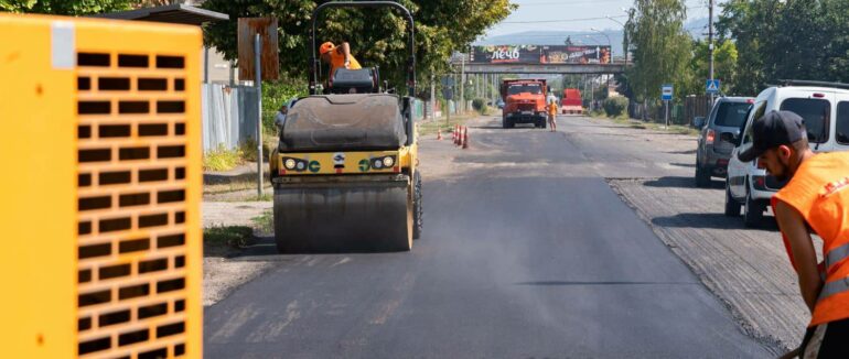 В Ужгороді продовжують поточні ремонти вулиць