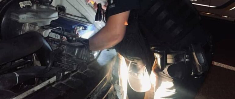 В Ужгороді патрульні допомогли водію налагодити автомобіль