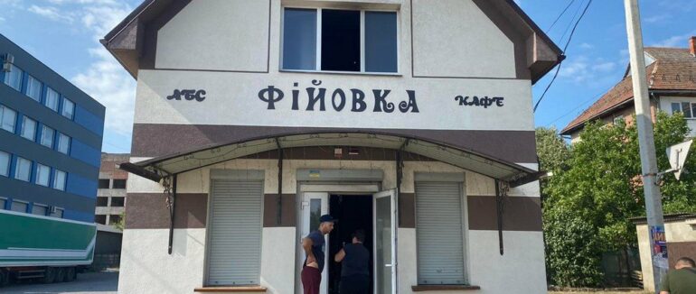 У Мукачеві горів магазин-кафе: власник отруївся чадним газом – подробиці