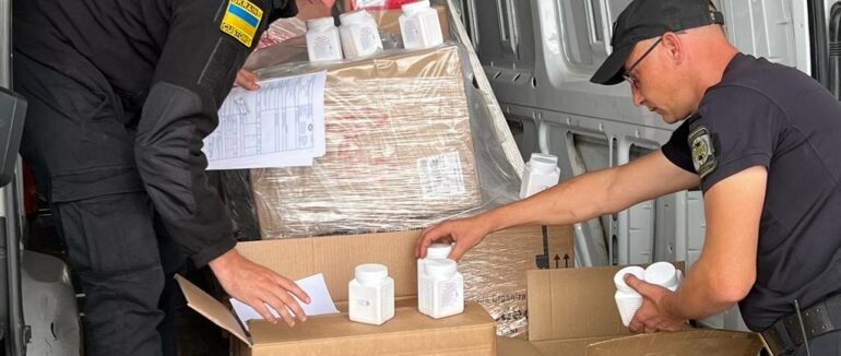 На закарпатському кордоні виявили понад 100 тисяч пігулок трамадолу серед гуманітарного вантажу