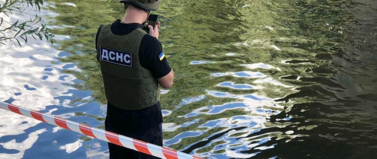 У Мукачеві в річці Латориця виявили гранату часів Другої світової війни