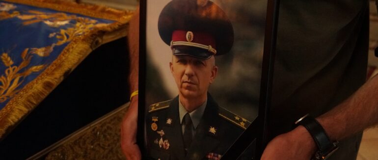 Мукачево прощається з загиблим на війні Героєм Ігорем Олексюком